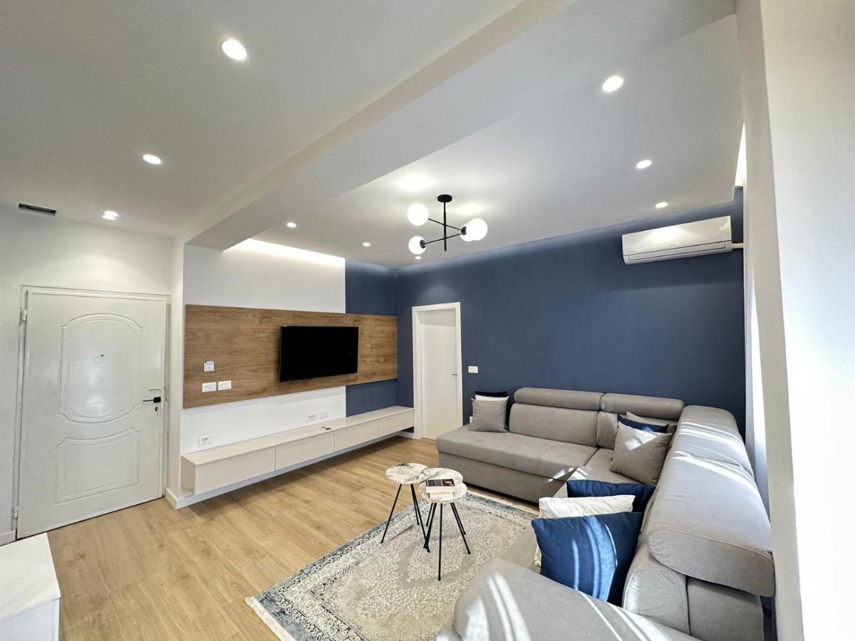 Luxurious Seaside Apartment *